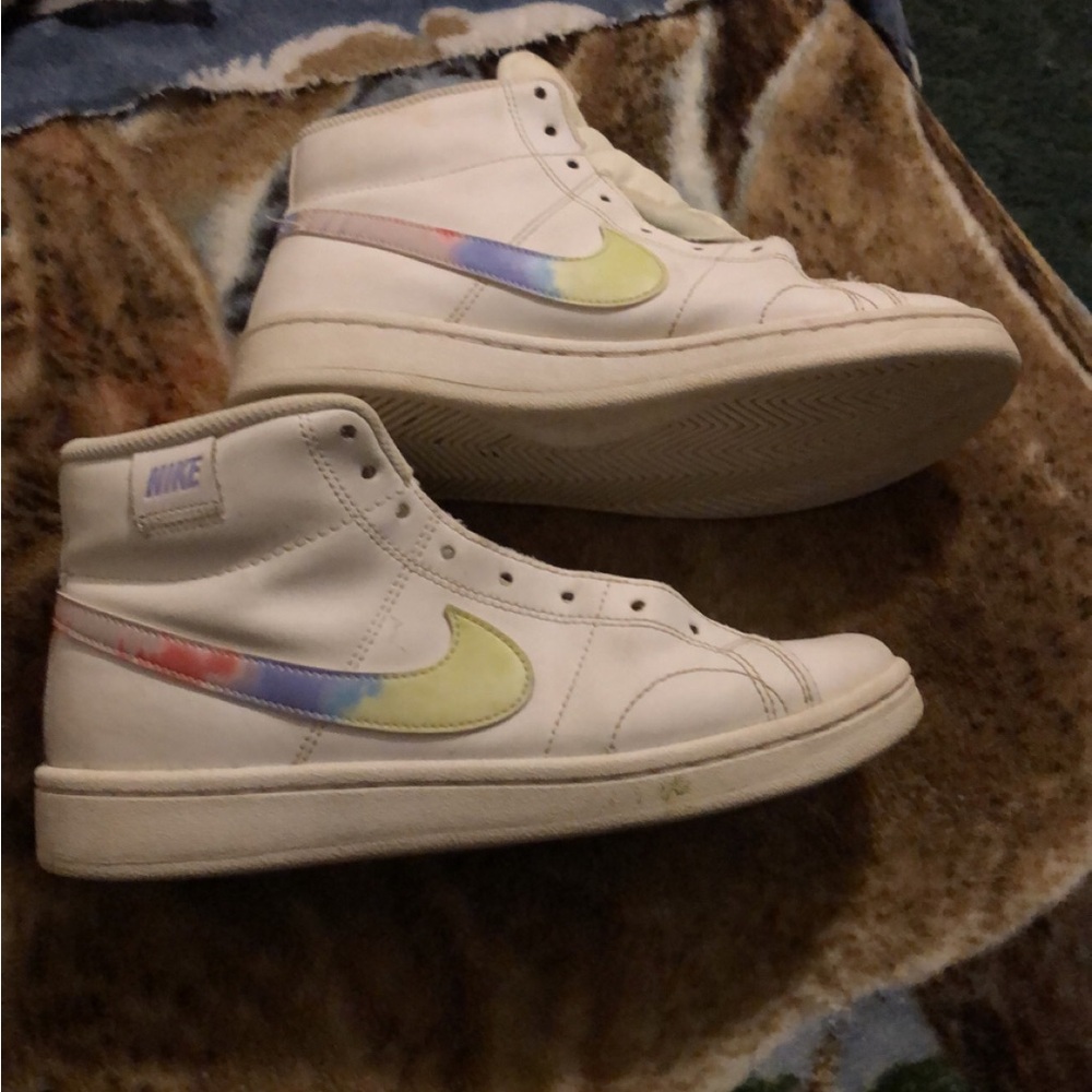 Women's Nike Court Royale 2 Mid
